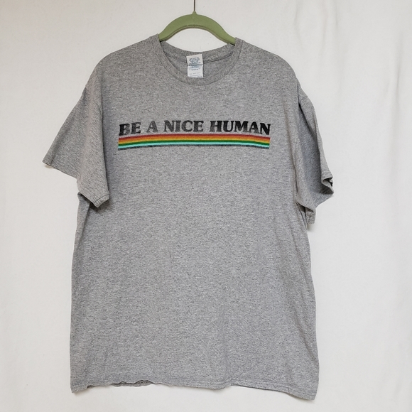 Large Be A Nice Human Size Mens Grey T-shirt Rainbow - Picture 1 of 3